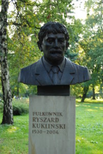 Memorial to Ryszard Kuklinski in Jordano Park, Krakow. Credit Skabiczewski, under Creative Commons.